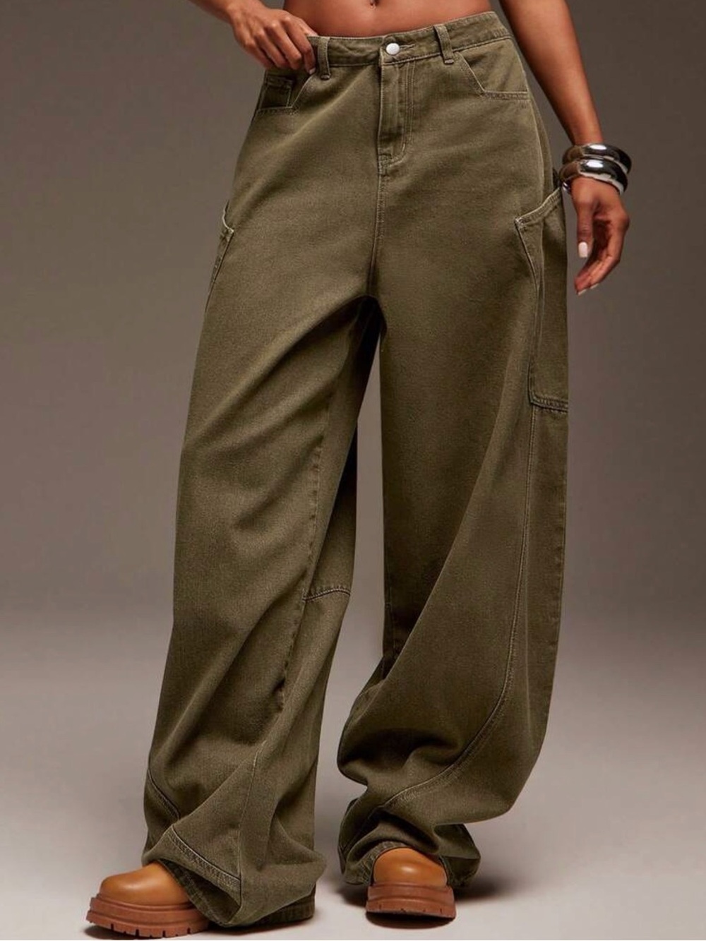 Low-Rise Wide-Leg Cargo Jeans in Olive Green for Women